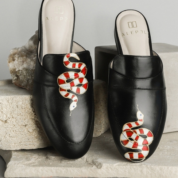 Alepel Women's Gold Snake Mule in Black Leather signed one of a kind - Picture 9 of 16